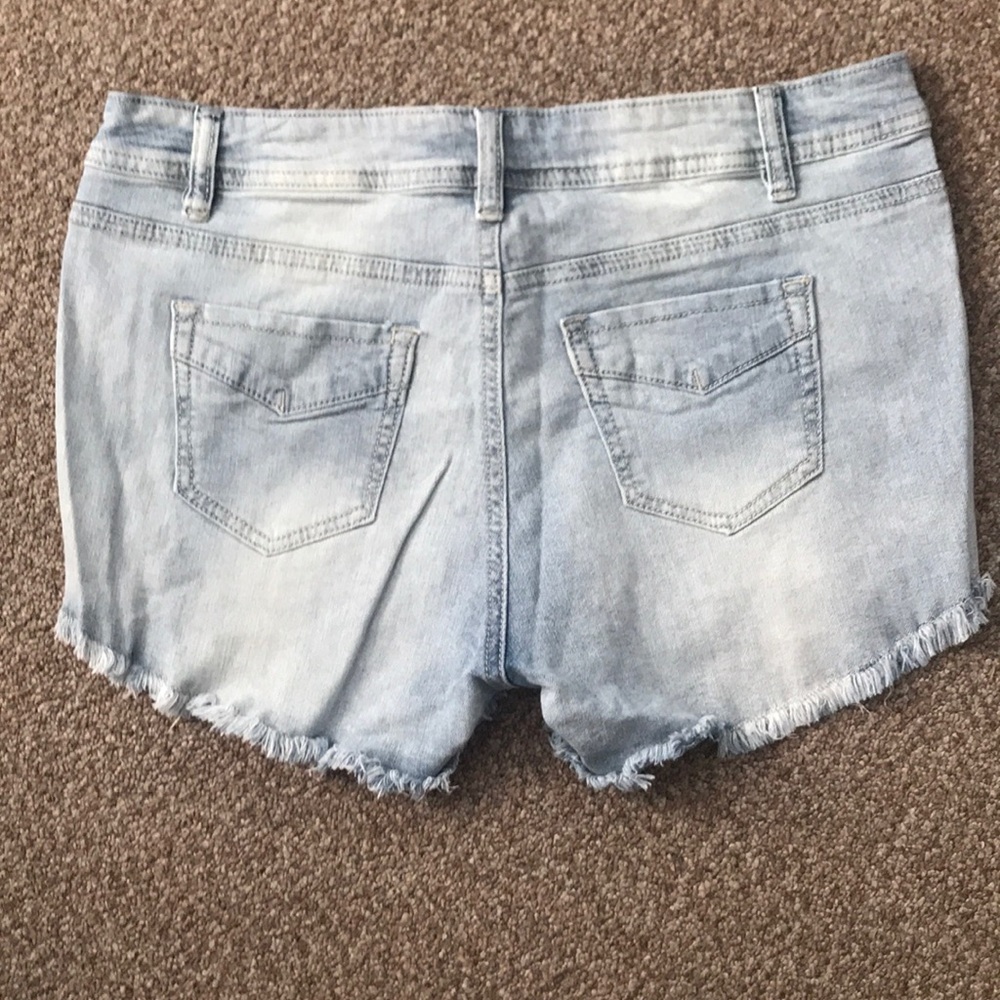 💥SALE💥 🔴2/$10 Rue21 Floral Embroidered Mid Rise Shorts - Picture 2 of 7